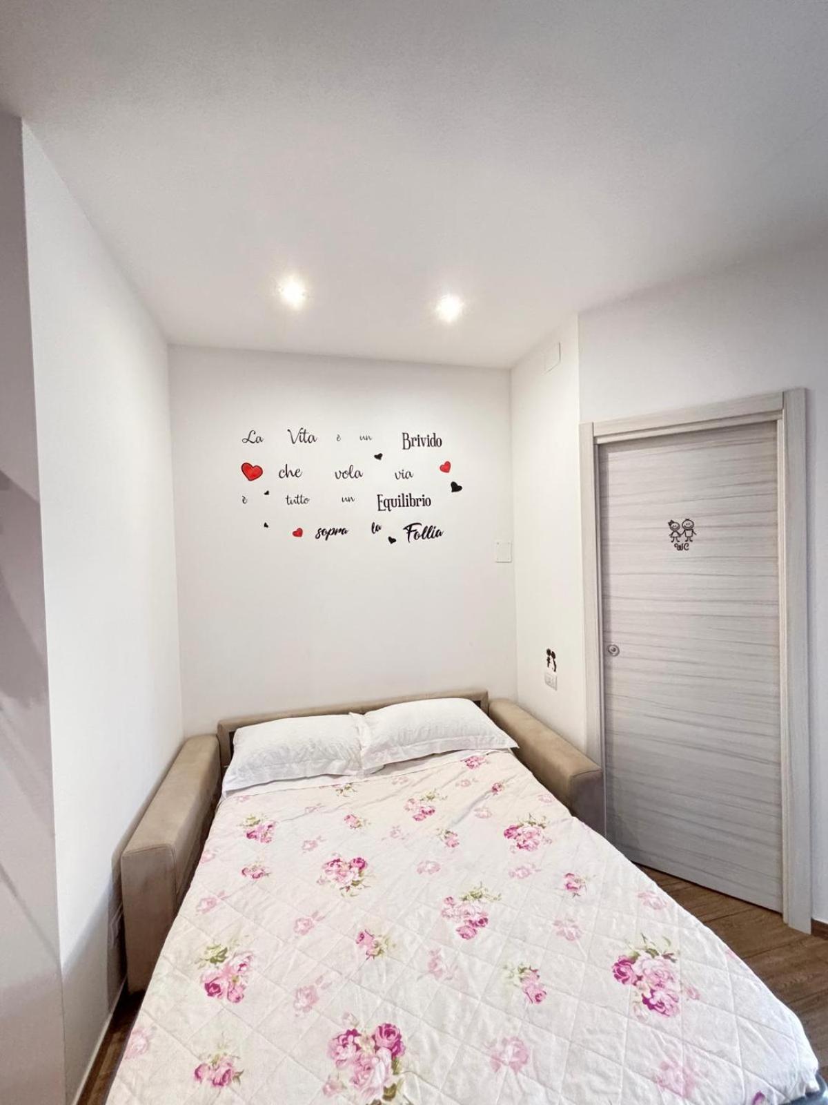 Willa J&M House Fondi Zewnętrze zdjęcie
